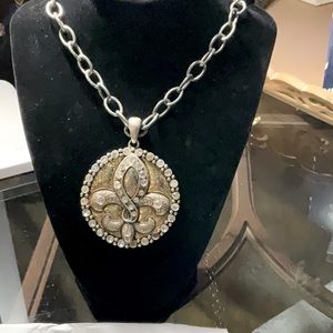 32” chain necklace with sparkly stones around the perimeter and in the design